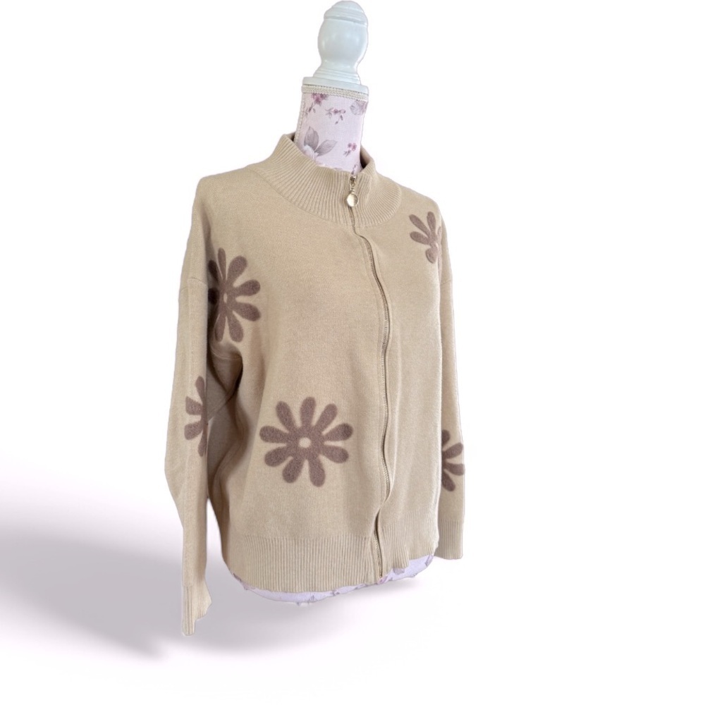 Sioni Flower Jacket Sweater - Picture 2 of 3